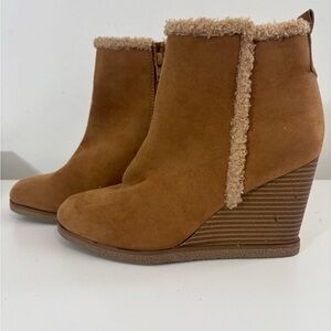 Sun + Stone Women 7.5 Camilla Wedged Faux Suede Ankle Boot Shoe Casual Tan